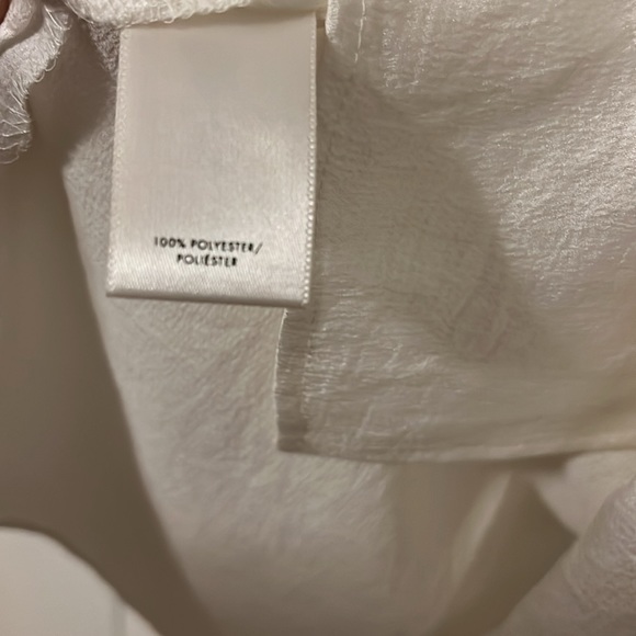 Ann Taylor ivory v neck house in size Medium - Picture 6 of 6